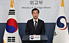 Foreign Ministry spokesperson Lee Jae-woong speaks during a regular press briefing at the ministry in Jongno District, central Seoul, on Tuesday. [NEWS1]