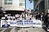 Supporters of former President Yoon Suk Yeol await his return to Acrovista in Seocho District, southern Seoul on April 11. [YONHAP]