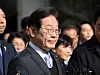 Lee Jae-myung, leader of the main opposition Democratic Party, walks out of the Seoul High Court in Seoul on March 26, after the court overturned a suspended prison term against him for lying as a presidential candidate during the 2022 election, acquitting him of the charge. [YONHAP]