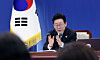 President Lee Jae Myung speaks during a meeting at the Blue House in central Seoul on Jan. 29. [JOINT PRESS CORPS]