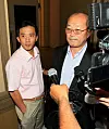 A North Korean diplomat stationed in Cuba defected to South Korea in November last year, government sources confirmed Tuesday. In this 2013 photo of North Korean diplomats in Panama, Ri Il-gyu, the identified defector, is presumed to be the man on the left. [YONHAP]