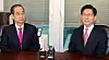 Kim Moon-soo, the People Power Party's presidential candidate, right, and former Prime Minister Han Duck-soo meet at the party’s presidential campaign office in Yeouido, western Seoul on May 11. [NEWS1]