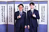 Prime Minister Kim Min-seok, left, meets e-sports star Lee Sang-hyeok, known as “Faker,” at his official residence in Seoul on Dec. 18, 2025. [NEWS1]
