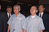 Late presidents, Roh Tae-woo, left and Chun Doo Hwan stand in Courtroom No. 417 in Seoul in 1996 to receive their first ruling on a military coup that helped them seize state power in 1979. [JOONGANG PHOTO]