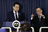 President Lee Jae Myung holds an in-flight press briefing aboard Air Force One on Nov. 23 while traveling from South Africa to Turkey after completing his G20 summit schedule. [YONHAP]
