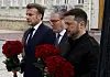 Ukrainian President Volodymyr Zelenskiy, right, French President Emmanuel Macron, left, and British Prime Minister Keir Starmer, center, visit a memorial wall for fallen Ukrainian servicemen, amid Russia's attack on Ukraine, in Kyiv, Ukraine, on May 10, 2025. [AP/YONHAP]