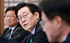 President Lee Jae Myung speaks during a meeting on AI and semiconductor industry development at the presidential office in Yongsan, central Seoul on Dec. 12. [JOINT PRESS CORPS]