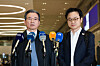 Presidential Director of National Policy Kim Yong-beom, left, and Industry Minister Kim Jung-kwan, right, speak to reporters upon returning from the United States at Incheon International Airport on Oct. 24. [YONHAP]