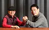 Former football commentator Shin Moon-sun, right, poses with announcer Song Jae-ik at the JoongAng Ilbo headquarters in western Seoul on Jan. 11, 2020. [JOONGANG ILBO]