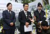 Lawyer Park Kyung-ho, center, speaks during a news conference at a memorial altar for a Yangpyeong county official in downtown Seoul on Oct. 14 in this file photo. [YONHAP]