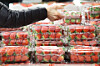 Strawberries are displayed at a supermarket in Seoul on Feb. 4. [YONHAP]