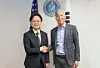 Industry Minister Kim Jung-kwan, left, shakes hands with U.S. Energy Secretary Chris Wright before their meeting in Washington on Aug. 22. [YONHAP]