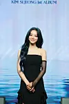 Singer-songwriter and actor Kim Se-jeong poses for the camera during a press showcase for her upcoming first full-length solo album ″The Door″ held at the Ilchi Art hall in Gangnam District, southern Seoul on Monday [JELLYFISH ENTERTAINMENT]