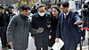 Sohn Tae-seung, former chairperson of Woori Financial Group, center wearing a mask, arrives at the Seoul Southern Court on Tuesday to attend his arrest warrant hearing. [NEWS1]