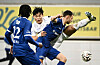 KRC Genk forward Oh Hyeon-gyu, center, vies for the ball during a Belgian Pro League match against KAA Gent at the KAA Stadium in Ghent, Belgium on Nov. 9. [AFP/YONHAP]