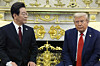 U.S. President Donald Trump, right, meets with President Lee Jae Myung in the Oval Office of the White House in Washington on Aug. 25. [AP/YONHAP]