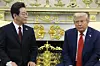 U.S. President Donald Trump, right, meets with President Lee Jae Myung in the Oval Office of the White House in Washington on Aug. 25. [AP/YONHAP]