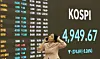 An electronic board shows the Kospi closing at 4,949.67, down 274.69 points, or 5.26 percent, at the Korea Exchange in Yeouido, Seoul, on Feb. 2. [YONHAP]