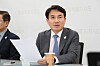 Gangwon Gov. Kim Jin-tae speaks at a press conference held at the self-governing province's office on Jan. 2. [GANGWON STATE]