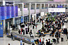 The arrival gate of Incheon International Airport is seen crowded with travelers on the last official day of the Chuseok holidays on Oct. 9. [NEWS1]