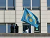 The Phoenix flag hanging at the presidential office building in Yongsan District, central Seoul, is being taken down by presidential office officials after the Constitutional Court upheld the impeachment of President Yoon Suk Yeol on April 4. [PRESIDENTIAL OFFICE]