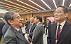 Samsung Electronics Executive Chairman Lee Jae-yong, right, talks to another attendee during the Trilateral Executive Dialogue held at the Keidanren Kaikan in Tokyo on Oct. 15. [YONHAP]