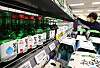 Hitejinro's Chamisul Original and Chamisul Fresh are displayed at a supermarket in Seoul. [YONHAP]