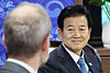 Minister of Unification Chung Dong-young sits down for a talk with the delegation from the Stockholm International Peace Research Institute (SIPRI) at the government complex in central Seoul on Nov. 5. [YONHAP]