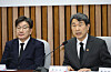 Education Minister Lee Ju-ho, right, speaks during a consultative meeting of the People Power Party (PPP), and government officials at the National Assembly in western Seoul on Feb. 17. [YONHAP]