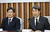 Education Minister Lee Ju-ho, right, speaks during a consultative meeting of the People Power Party (PPP), and government officials at the National Assembly in western Seoul on Feb. 17. [YONHAP]