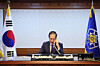Acting President and Prime Minister Han Duck-soo speaks to U.S. President Joe Biden on the phone on Sunday morning. [OFFICE FOR GOVERNMENT POLICY COORDINATION]