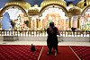 A woman prays at the Vishwa Hindu Mandir, following an Air India Boeing 787-8 Dreamliner crash during take-off from an airport, in Ahmedabad, India, on June 13. [REUTERS/YONHAP]