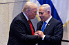 President Donald Trump talks with Israel's Prime Minister Benjamin Netanyahu at the Knesset, Israel's parliament, Monday, Oct. 13, 2025, in Jerusalem. [AP/YONHAP]