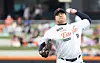 Hanwha Eagles pitcher Ryu Hyun-jin pitches during a KBO game against the KT Wiz at Daejeon Hanwha Life Ballpark in Daejeon on June 5. [NEWS1]