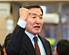 Park Chang-dal, a former three-term lawmaker, speaks during a campaign stop of then-presidential candidate of the Democratic Party Lee Jae Myung at a traditional market in Seongju County on May 9. [YONHAP]