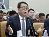 Ryu Young-sang, CEO of SK Telecom, speaks as a witness during the National Assembly’s Science, ICT, Broadcasting and Communications Committee on April 30. [JOONGANG ILBO]