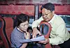Gwangju Mayor Kang Gi-jung speaks to a citizen about emergency bus routes operated by the city amid a bus strike in Gwangju on June 18. [NEWS1]
