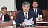 National Intelligence Service Director Cho Tae-yong prepares to brief members of the National Assembly's Intelligence Committee on Thursday morning. [NEWS1]