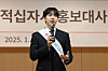 Lee Seung-gi during a ceremony held at the Korean Red Cross headquarters on Jan. 7 in central Seoul [YONHAP]