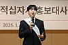 Lee Seung-gi during a ceremony held at the Korean Red Cross headquarters on Jan. 7 in central Seoul [YONHAP]