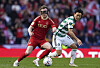 Aberdeen's Nicky Devlin, left, and Celtic's Yang Hyun-Jun battle for the ball during the Scottish Cup semifinal match between Celtic and Aberdeen at Hampden Park in Glasgow, Scotland on Saturday. [AP/YONHAP]