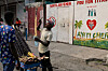 A vendor sells sugarcane next to the entrance of the Doctors Without Borders (MSF) clinic in Port-au-Prince, Haiti, Oct. 15, after the organization announced the facility’s closure due to ongoing violence. [AP/YONHAP]