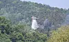 A helicopter deployed to fight the wildfire that broke out on Mount Hamji in Daeju is seen spraying water from above on April 29. [NEWS1]