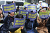 A weekly rally calling for a resolution to the issue of Japan’s wartime sexual slavery takes place near the Japanese Embassy in Jongno District, central Seoul, on Feb. 4. [YONHAP]