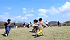 Children run in an open field on April 15 after the weather starts warming up. [YONHAP]