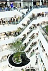 The Hyundai Seoul in Yeouido, western Seoul is crowded with customers on March 1. [NEWS1]