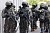Soldiers stand by during a joint drill to respond to a bombing and terror attack at the Government Complex Seoul in central Seoul on Aug. 19. [YONHAP]