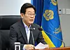 President Lee Jae Myung speaks during the fifth senior secretaries and aides meeting held at the presidential office in Yongsan District, central Seoul, on July 24. [JOONGANG ILBO]