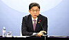 Financial Services Commission Chairman Lee Eog-weon speaks during a press conference held in the government complex in central Seoul on Jan. 28. [NEWS1]