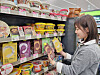 A commercial model looks at Grabmeal protein shakes at a CU convenience store. [BGF RETAIL]